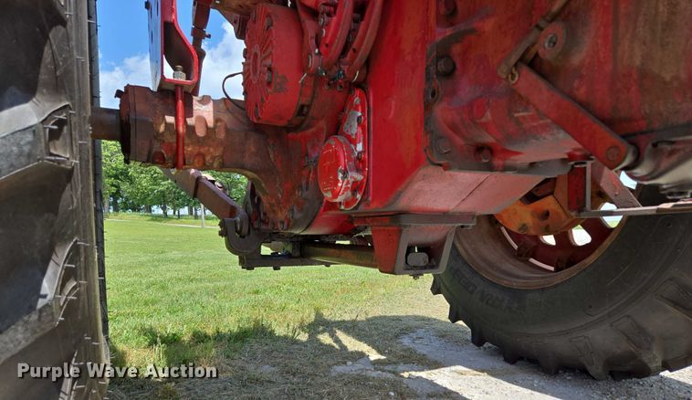 image for item EN3761 1968 International Harvester Farmall 1256 tractor