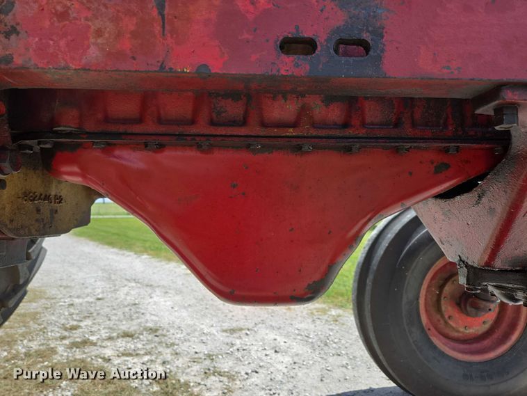 image for item EN3761 1968 International Harvester Farmall 1256 tractor