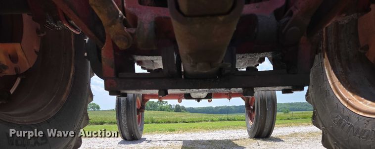 image for item EN3761 1968 International Harvester Farmall 1256 tractor