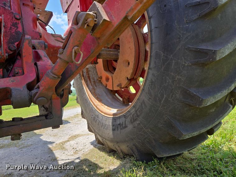 image for item EN3761 1968 International Harvester Farmall 1256 tractor