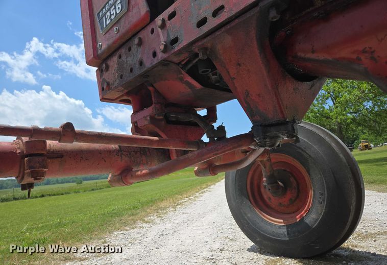 image for item EN3761 1968 International Harvester Farmall 1256 tractor
