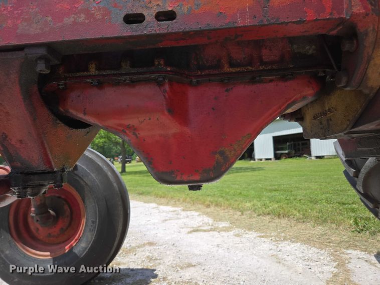 image for item EN3761 1968 International Harvester Farmall 1256 tractor