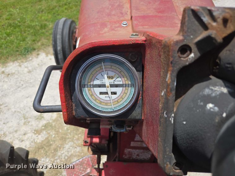 image for item EN3761 1968 International Harvester Farmall 1256 tractor
