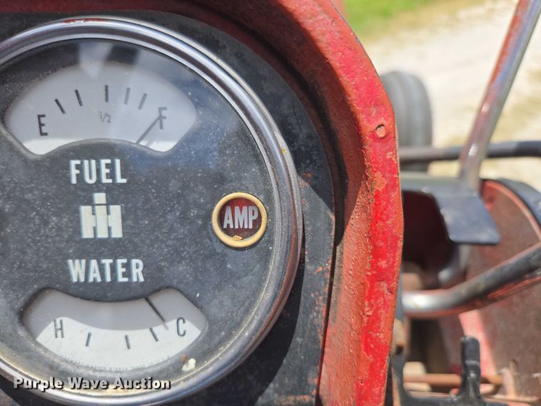 image for item EN3761 1968 International Harvester Farmall 1256 tractor