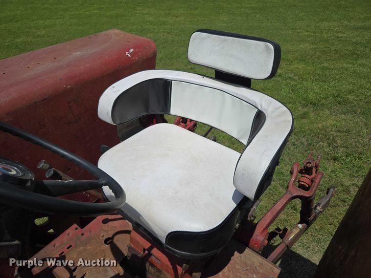 image for item EN3761 1968 International Harvester Farmall 1256 tractor