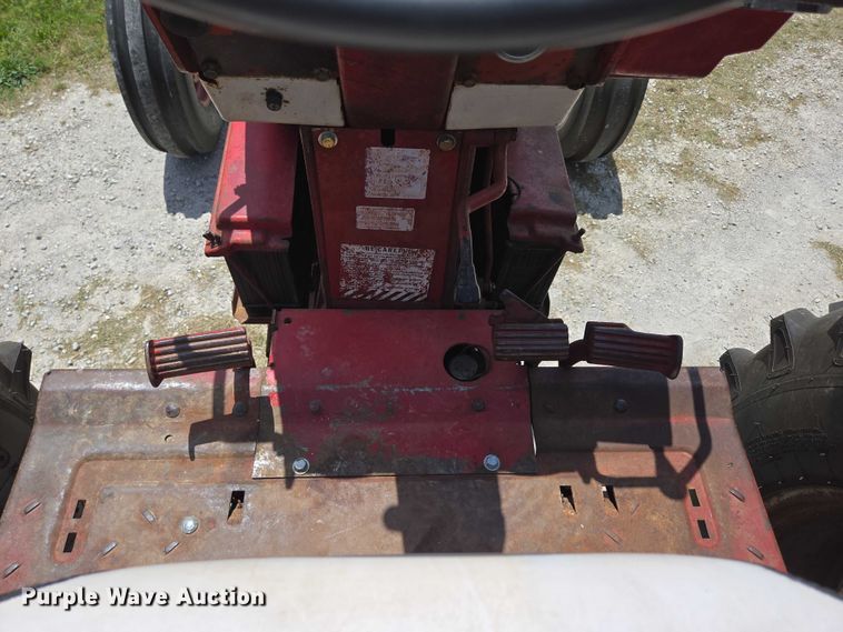 image for item EN3761 1968 International Harvester Farmall 1256 tractor