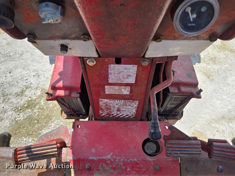 image for item EN3761 1968 International Harvester Farmall 1256 tractor