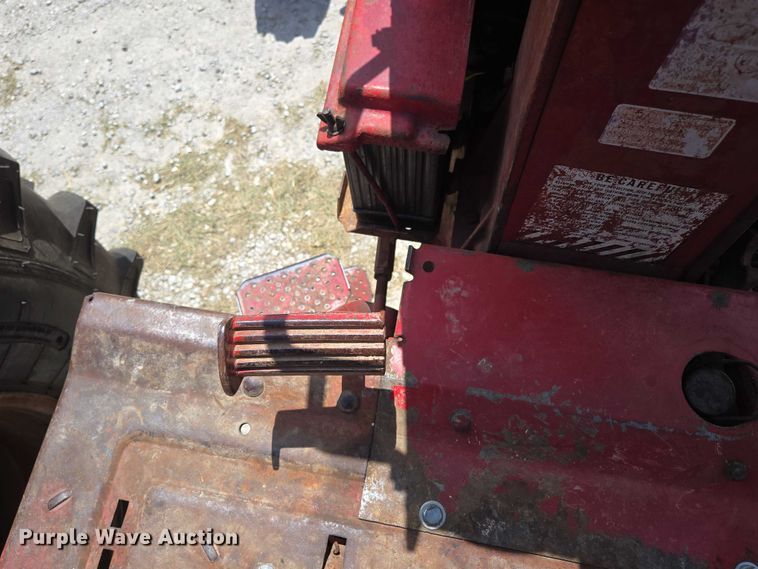 image for item EN3761 1968 International Harvester Farmall 1256 tractor