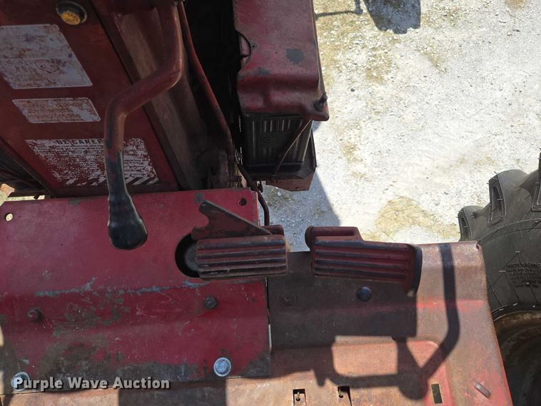 image for item EN3761 1968 International Harvester Farmall 1256 tractor