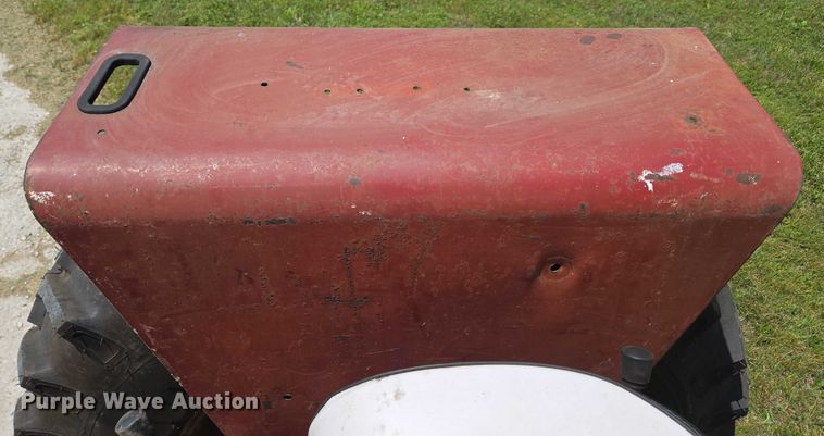 image for item EN3761 1968 International Harvester Farmall 1256 tractor