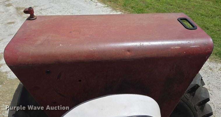 image for item EN3761 1968 International Harvester Farmall 1256 tractor