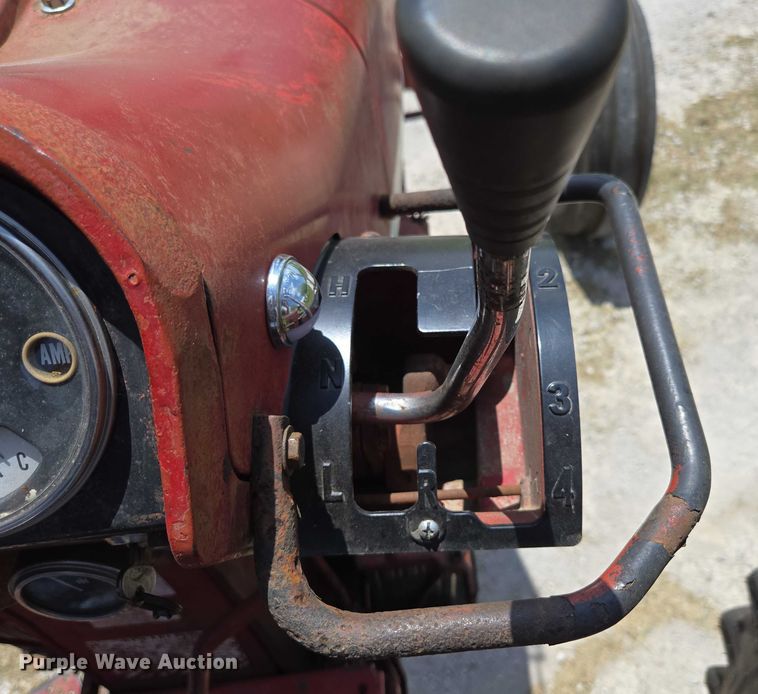 image for item EN3761 1968 International Harvester Farmall 1256 tractor