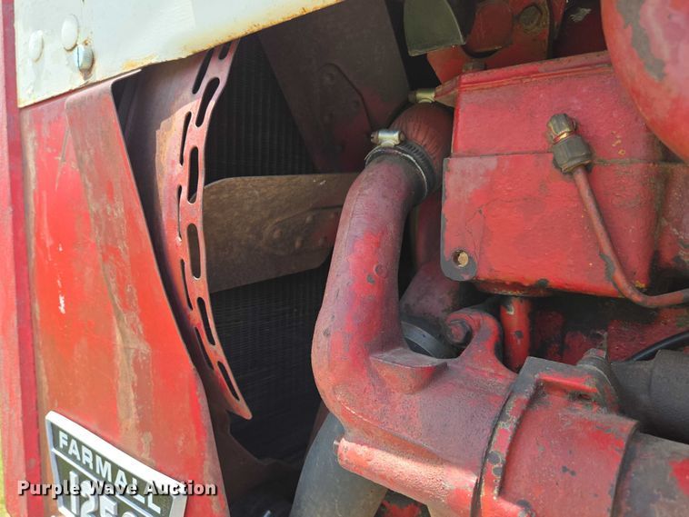 image for item EN3761 1968 International Harvester Farmall 1256 tractor