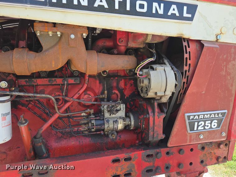image for item EN3761 1968 International Harvester Farmall 1256 tractor