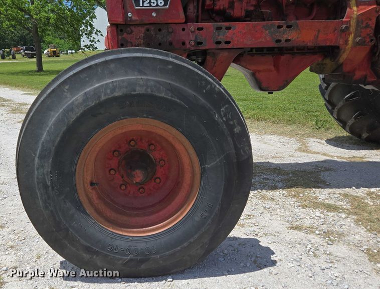 image for item EN3761 1968 International Harvester Farmall 1256 tractor