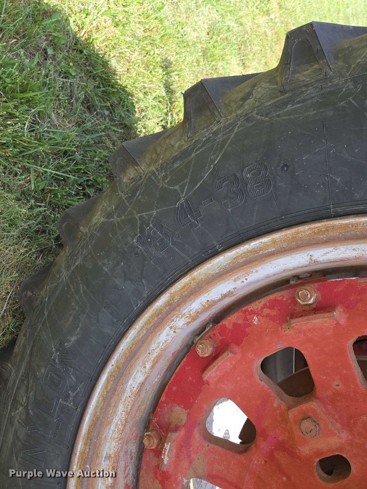 image for item EN3761 1968 International Harvester Farmall 1256 tractor