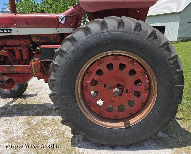 image for item EN3761 1968 International Harvester Farmall 1256 tractor