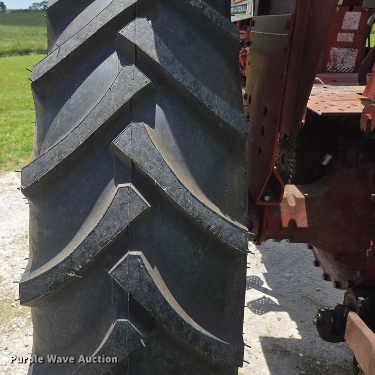 image for item EN3761 1968 International Harvester Farmall 1256 tractor