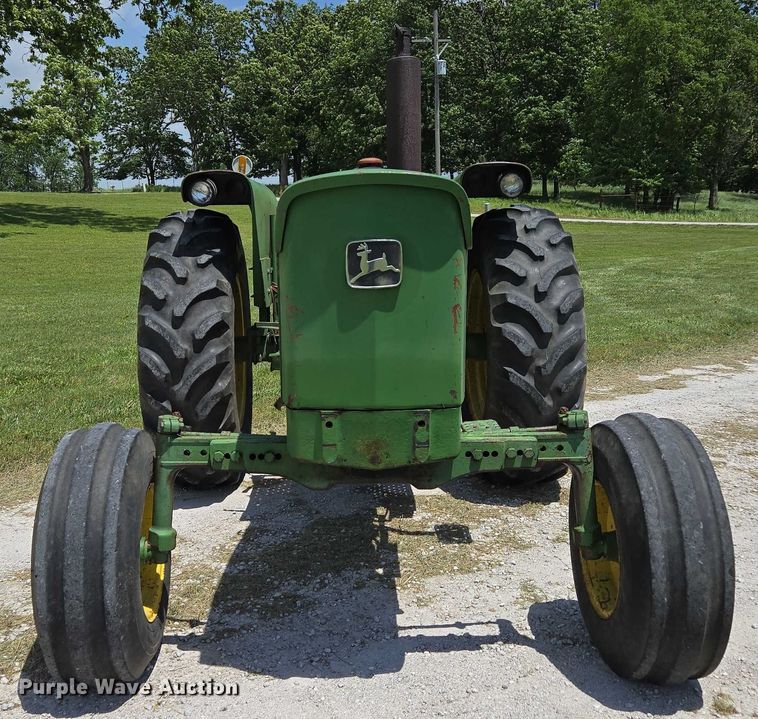 image for item EN3762 1974 John Deere 2030 tractor