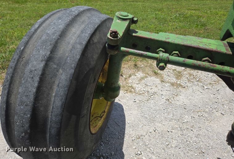 image for item EN3762 1974 John Deere 2030 tractor