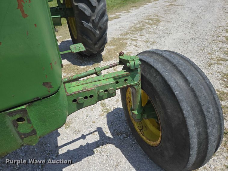 image for item EN3762 1974 John Deere 2030 tractor