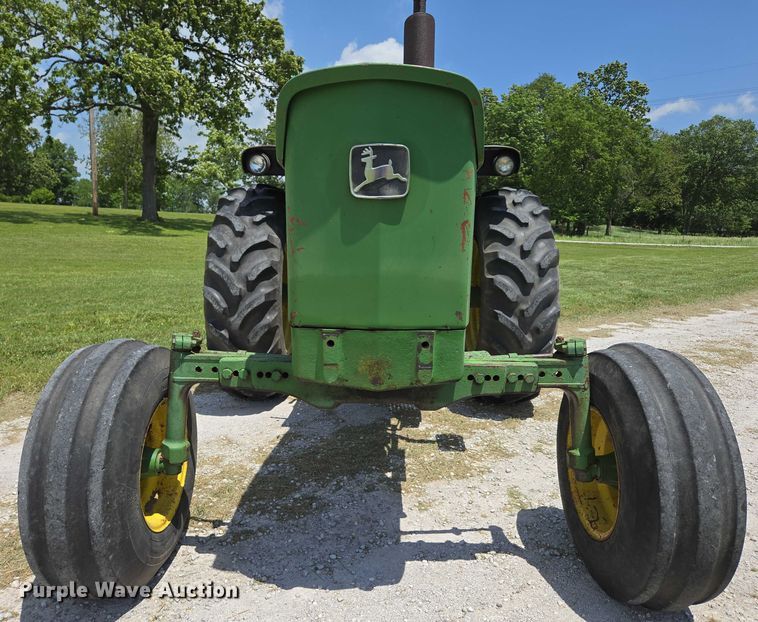 image for item EN3762 1974 John Deere 2030 tractor