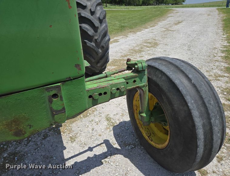 image for item EN3762 1974 John Deere 2030 tractor