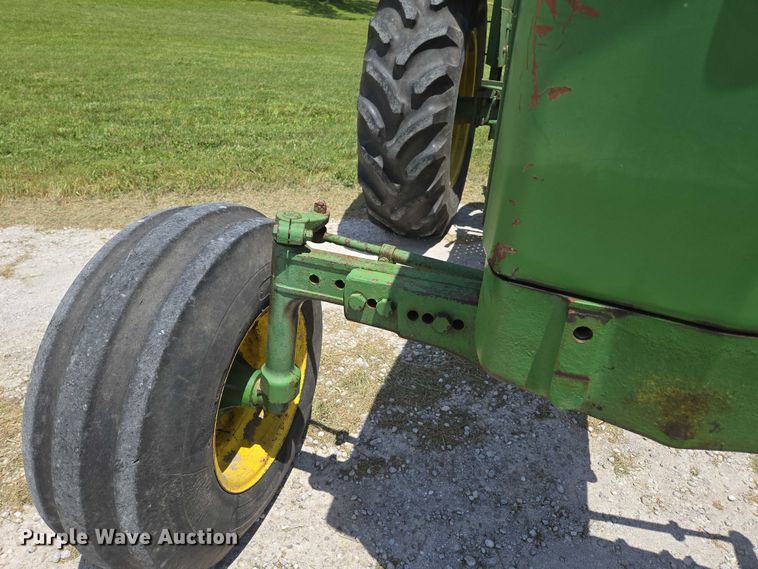 image for item EN3762 1974 John Deere 2030 tractor