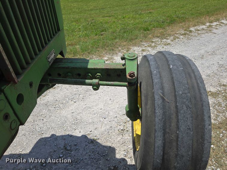 image for item EN3762 1974 John Deere 2030 tractor