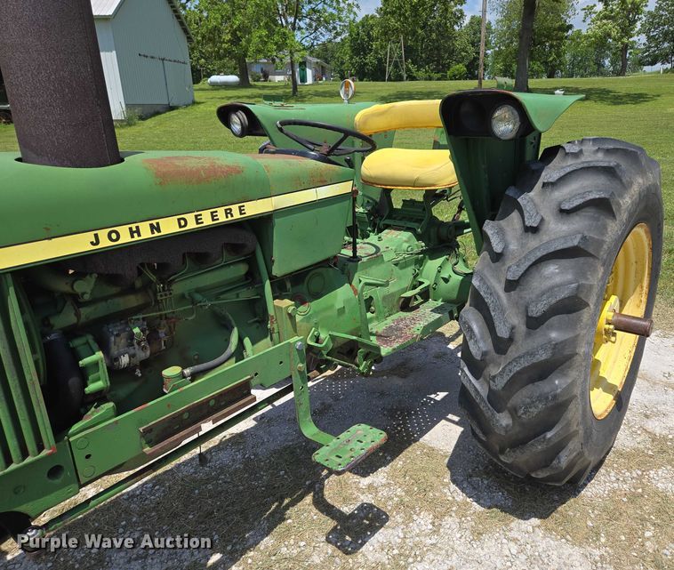 image for item EN3762 1974 John Deere 2030 tractor