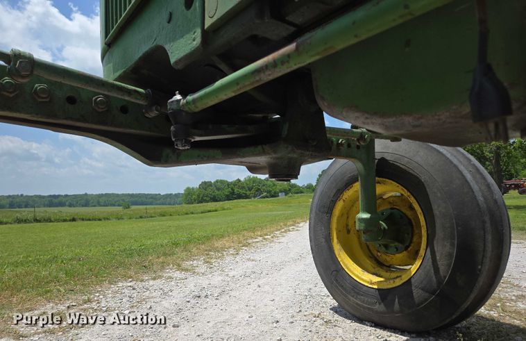 image for item EN3762 1974 John Deere 2030 tractor