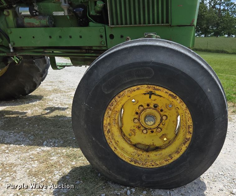 image for item EN3762 1974 John Deere 2030 tractor