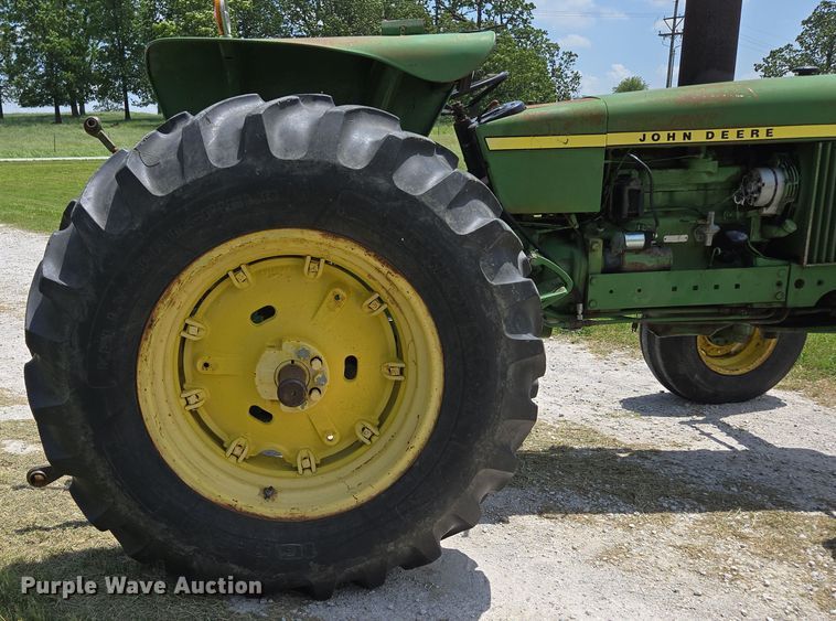 image for item EN3762 1974 John Deere 2030 tractor