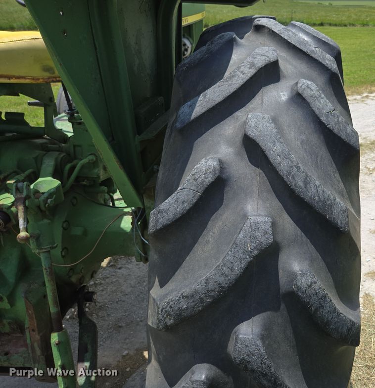 image for item EN3762 1974 John Deere 2030 tractor