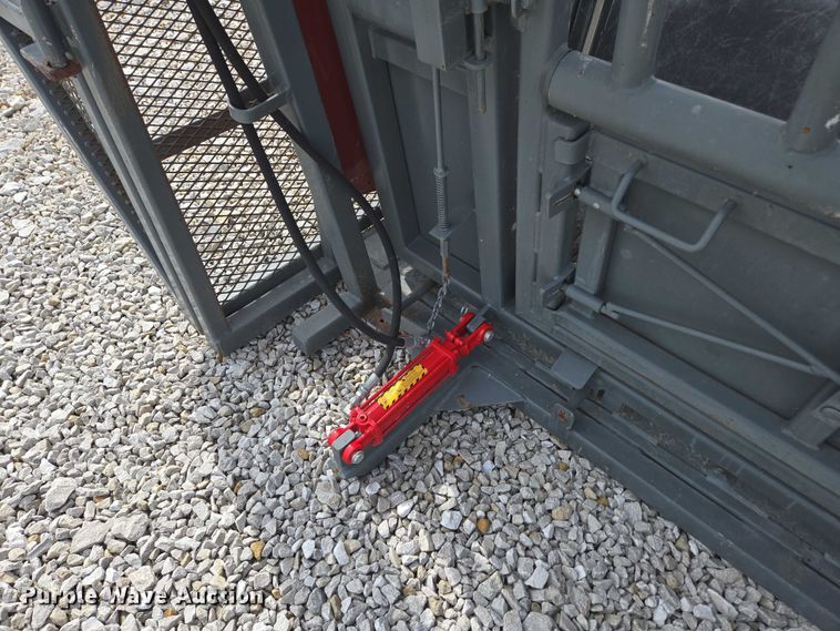 image for item EN3780 WW Livestock Systems livestock chute