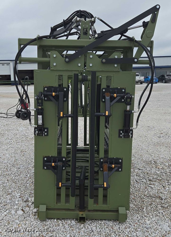 image for item EN3781 Cattle Baron livestock squeeze chute