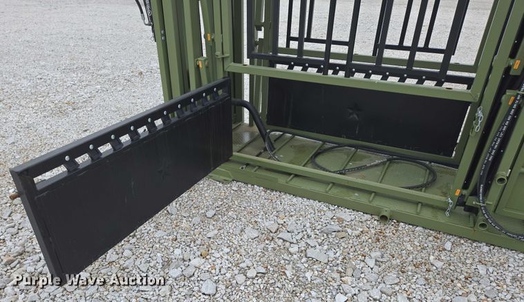 image for item EN3781 Cattle Baron livestock squeeze chute