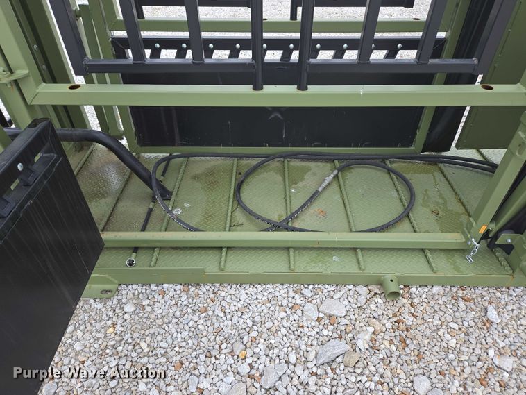 image for item EN3781 Cattle Baron livestock squeeze chute