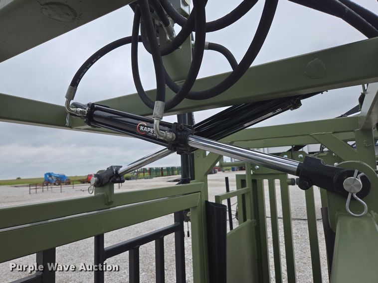 image for item EN3781 Cattle Baron livestock squeeze chute