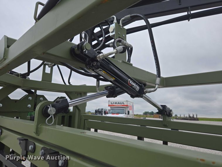 image for item EN3781 Cattle Baron livestock squeeze chute