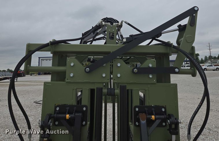 image for item EN3781 Cattle Baron livestock squeeze chute