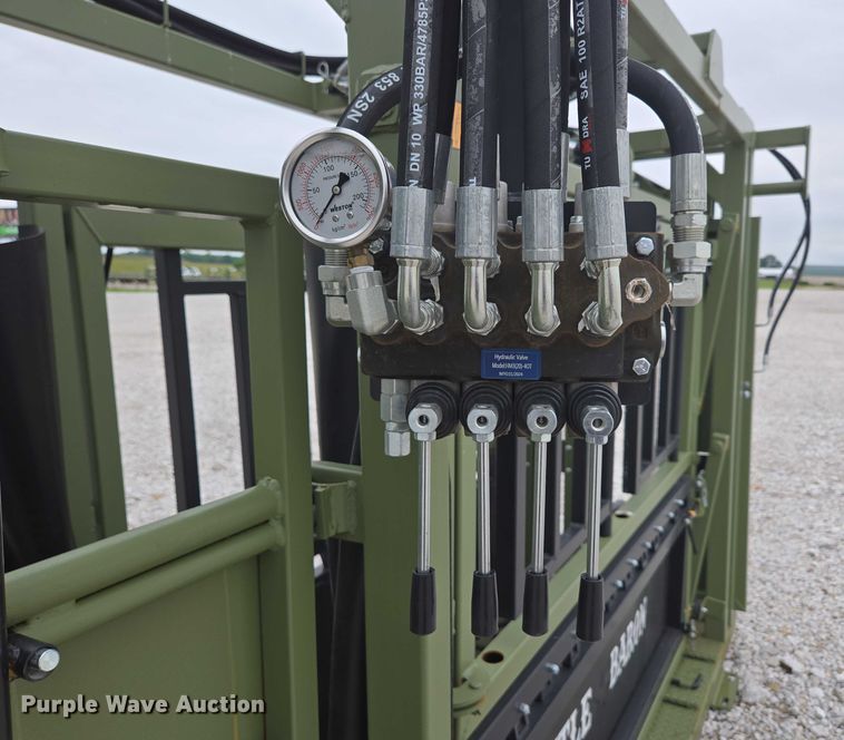 image for item EN3781 Cattle Baron livestock squeeze chute