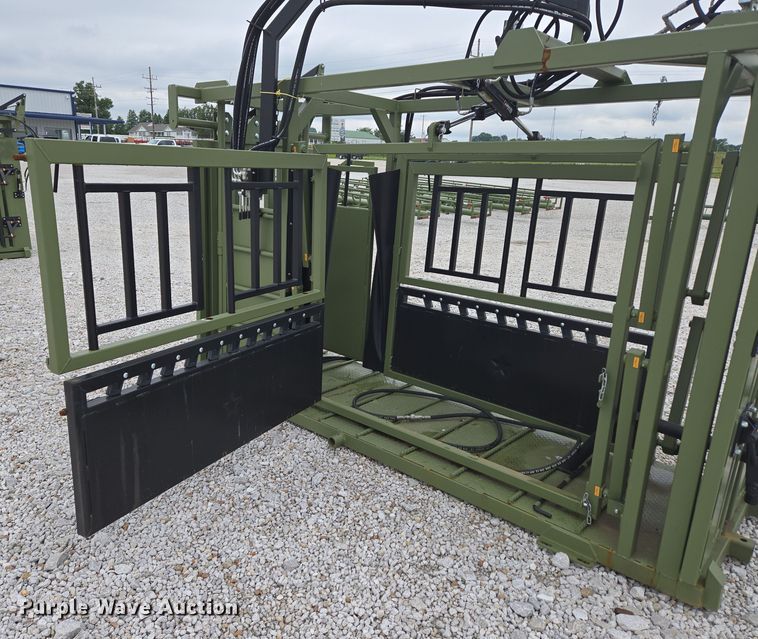 image for item EN3781 Cattle Baron livestock squeeze chute
