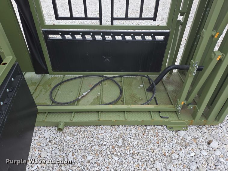 image for item EN3781 Cattle Baron livestock squeeze chute