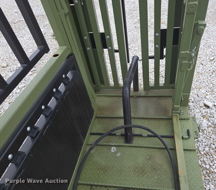 image for item EN3781 Cattle Baron livestock squeeze chute