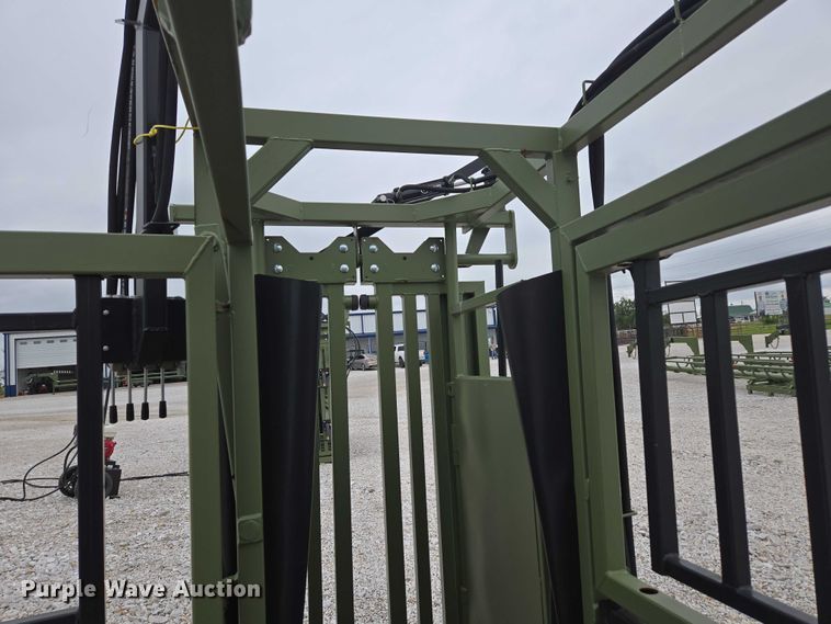 image for item EN3781 Cattle Baron livestock squeeze chute