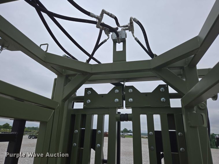 image for item EN3781 Cattle Baron livestock squeeze chute