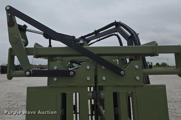 image for item EN3781 Cattle Baron livestock squeeze chute