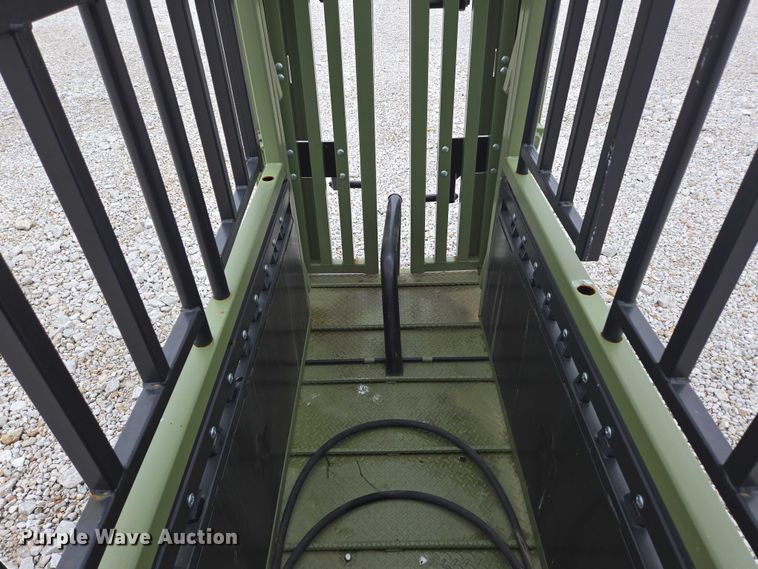 image for item EN3781 Cattle Baron livestock squeeze chute