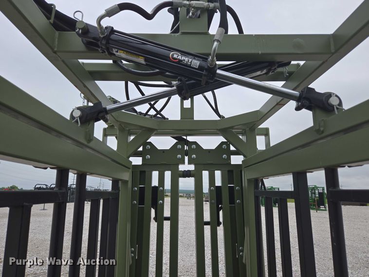 image for item EN3781 Cattle Baron livestock squeeze chute